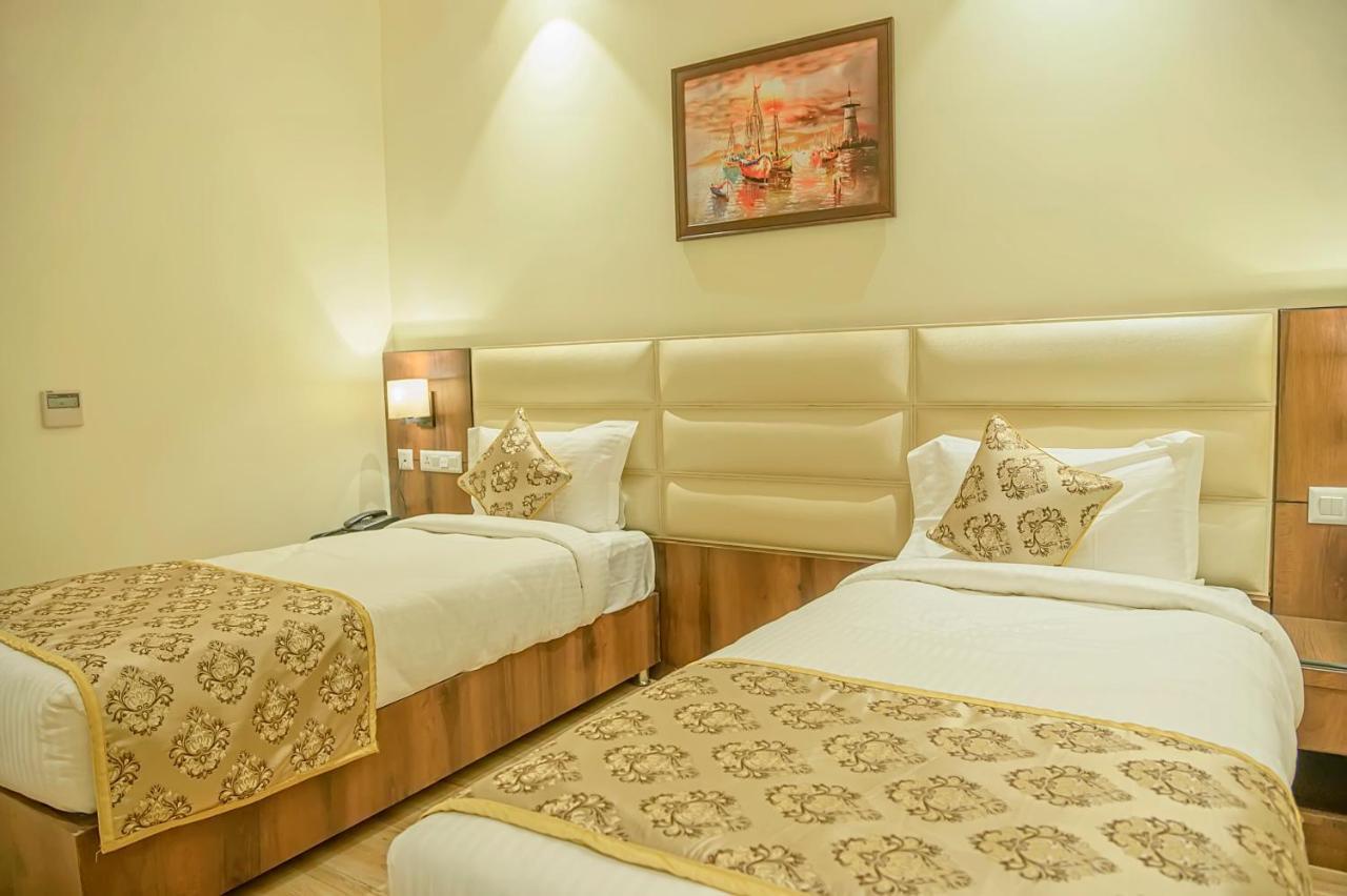 Hotel Hira Inn-10Mins From Railway Station & Bus Station Prayagraj Exterior foto